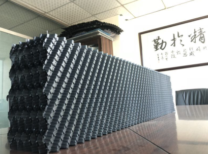 薄如紙的PVC填料居然能站65KG重量的人!